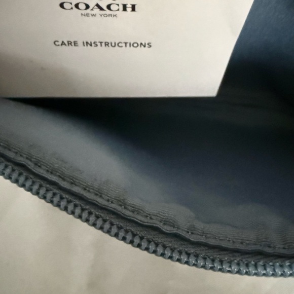 Set Reversible Coach Brown & Blue Signature Monogram City Tote w/Matching Pouch - Picture 4 of 6